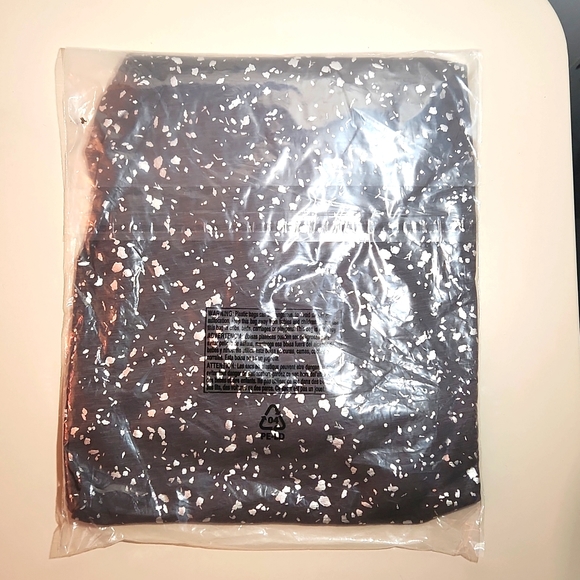 ❤️NWT VINTAGE TORRID LOVESICK DESTRUCTED TEE FOIL ACCENTS - SUPER SOFT PLUS SIZE - Picture 5 of 12